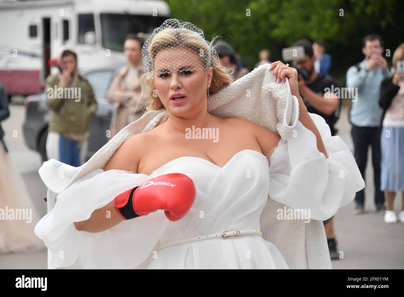 Porno uchlik jinsiy aloqa ikkita bir teshikda